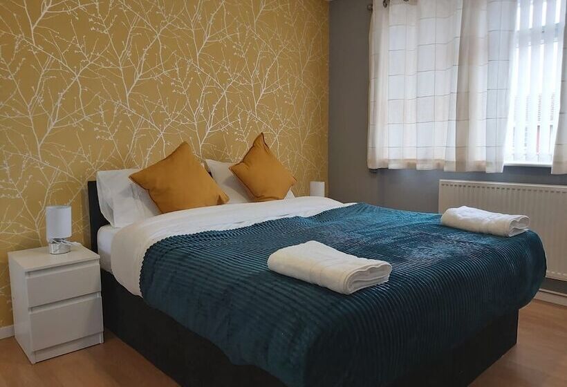 Резиденция Beautiful And Luxurious 4 Bed House In Essex