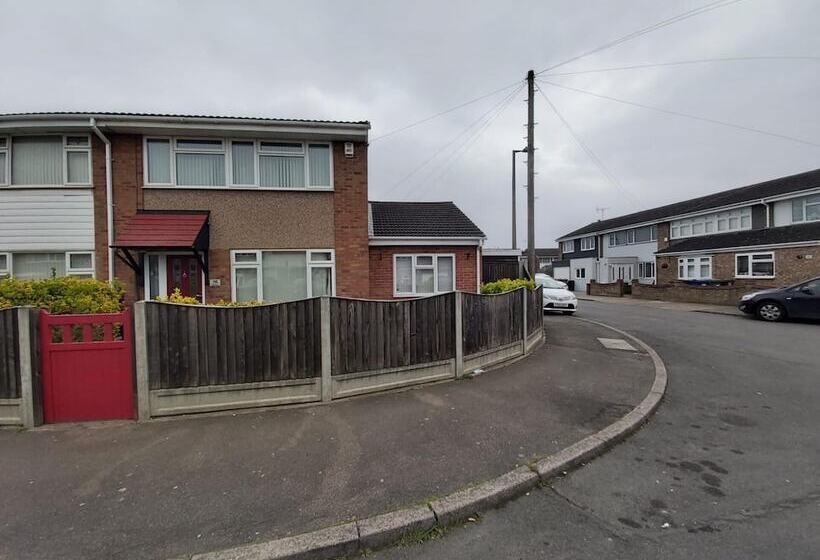 Резиденция Beautiful And Luxurious 4 Bed House In Essex