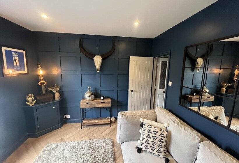 레지던스 Charming 3 Bed House In Guildford