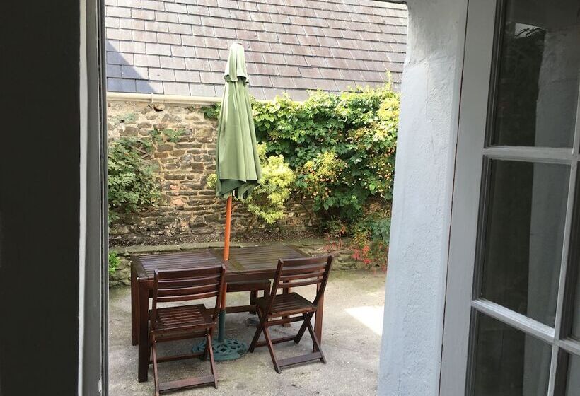 住所  Simple Luxury In Brecon Beacons Village House