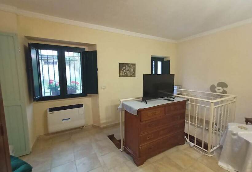 إقامة Stunning 3 Bed House In Gallinaro, Aircon And Pool