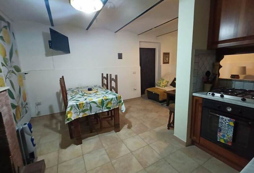 레지던스 Stunning 3 Bed House In Gallinaro, Aircon And Pool