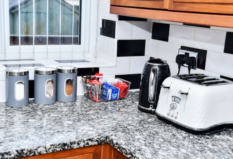 레지던스 Stylish 6 Bed Home