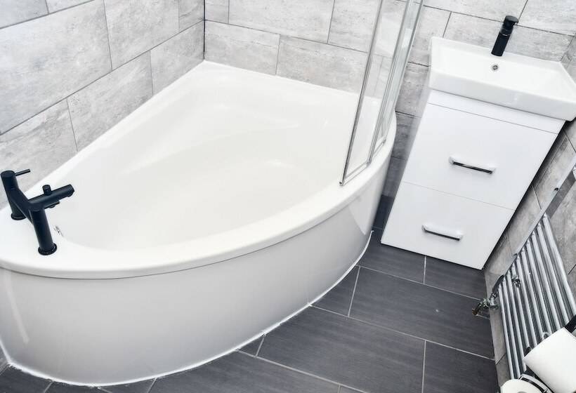 레지던스 Stylish 6 Bed Home