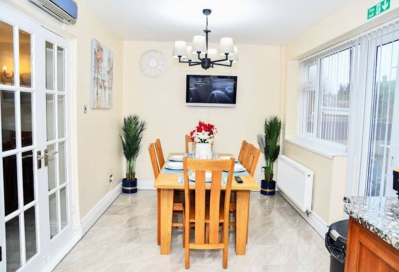 레지던스 Stylish 6 Bed Home