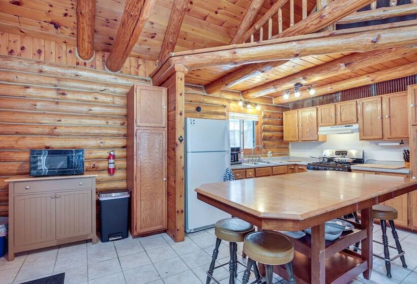 Rhinelander Waterfront Cabin W/ Deck & Fire Pit!