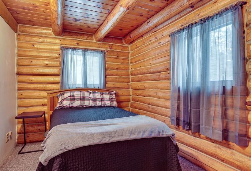 Rhinelander Waterfront Cabin W/ Deck & Fire Pit!