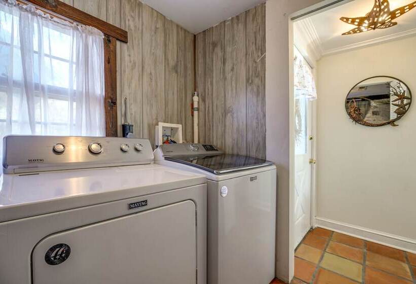 Cottage W/ Potomac River Views In Newburg!