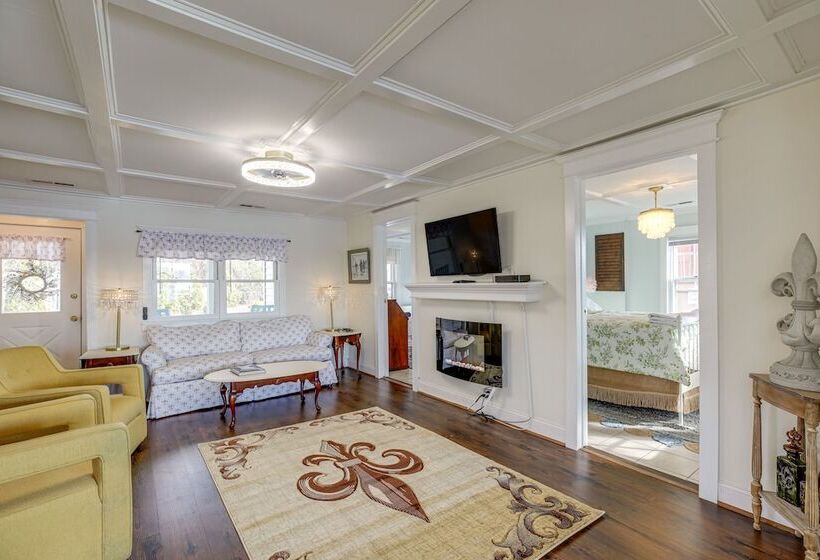 Cottage W/ Potomac River Views In Newburg!