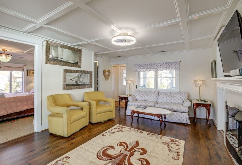 Cottage W/ Potomac River Views In Newburg!