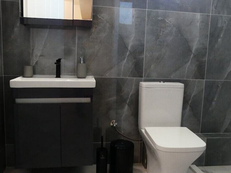 Rosilion Studios & Apartments