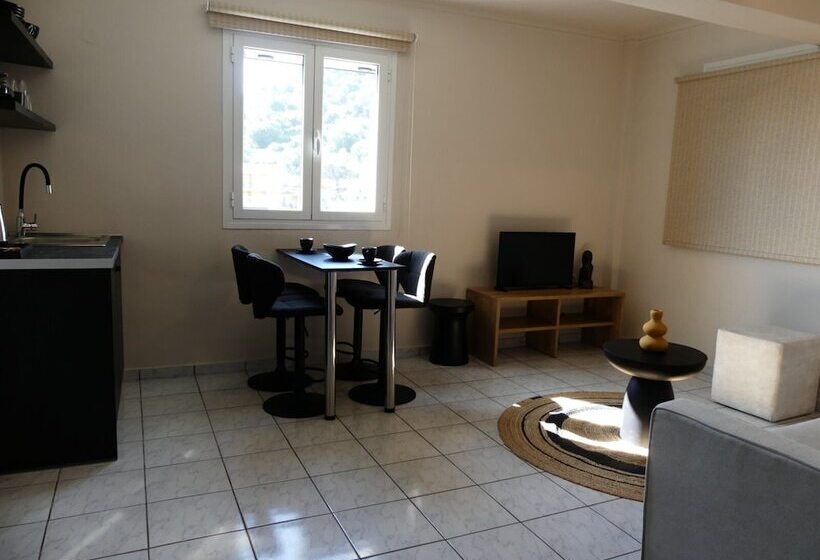 Rosilion Studios & Apartments