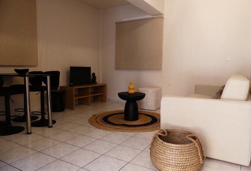 Rosilion Studios & Apartments