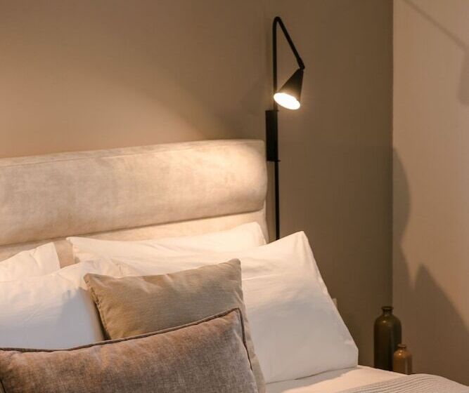 Rosilion Studios & Apartments