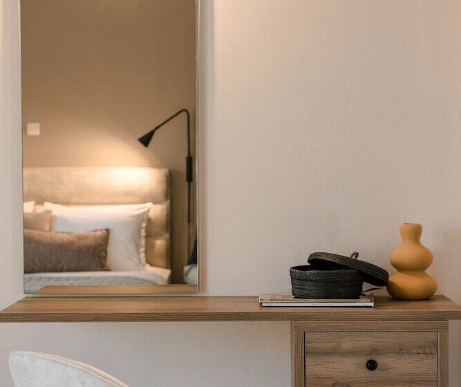 Rosilion Studios & Apartments