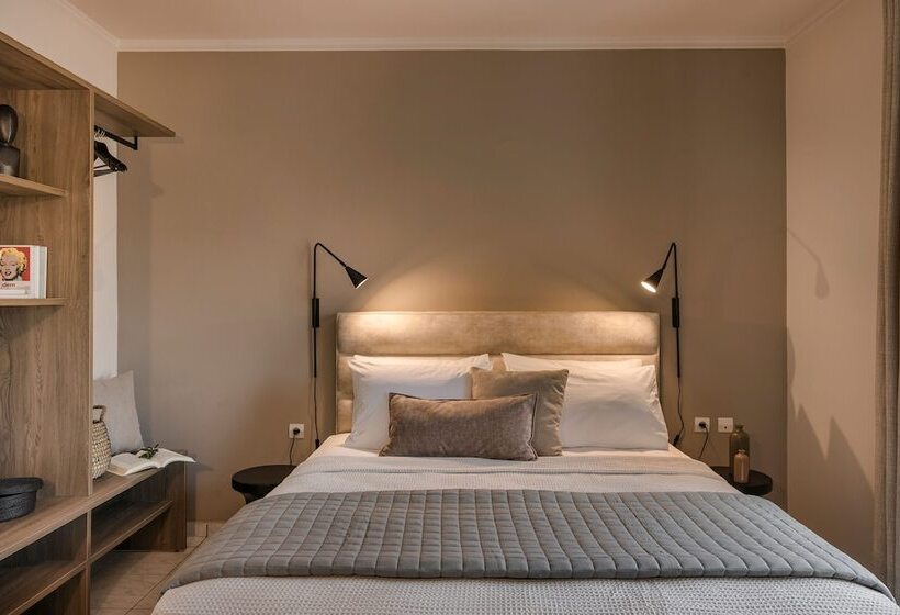 Rosilion Studios & Apartments