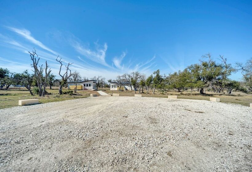 Art Ranch Fredericksburg Home 13 Mi To Main Street