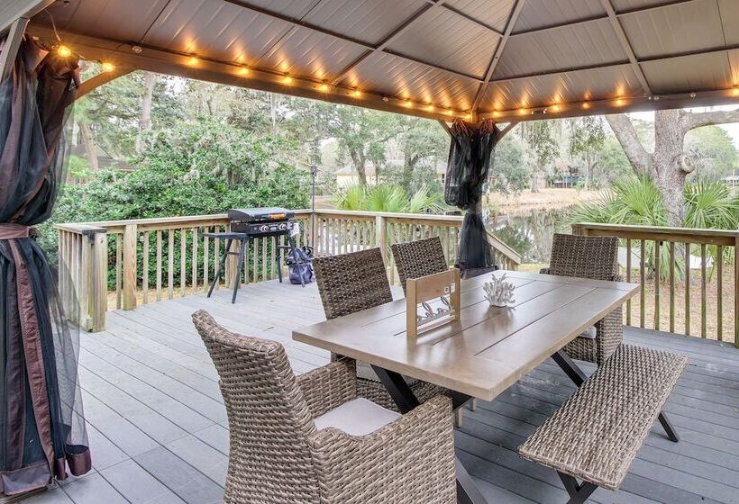 Serene Savannah Retreat W/ Waterfront Deck!
