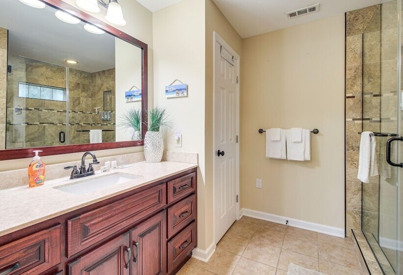 Serene Savannah Retreat W/ Waterfront Deck!