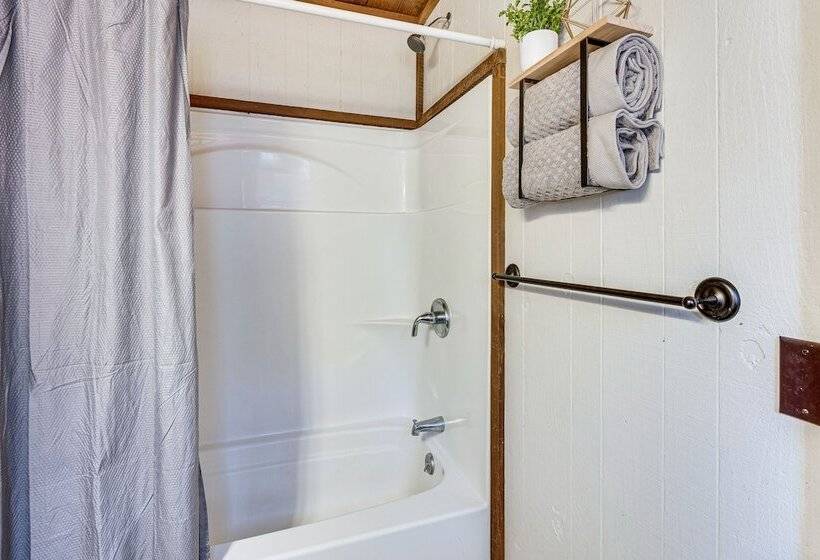 Smoky Mountain Cabin W/ Fire Pit & Stunning Views!