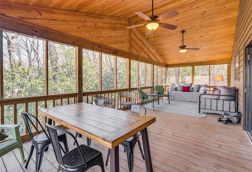 Smoky Mountain Cabin W/ Fire Pit & Stunning Views!