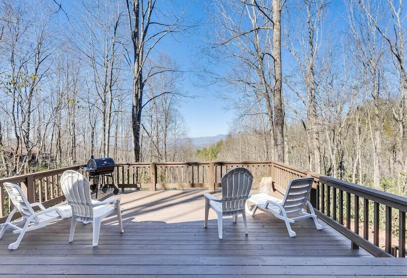 Smoky Mountain Cabin W/ Fire Pit & Stunning Views!