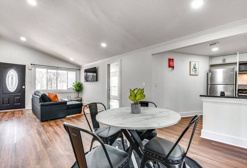 Smyrna Home W/ Porch: 2 Mi To Battery Atlanta!