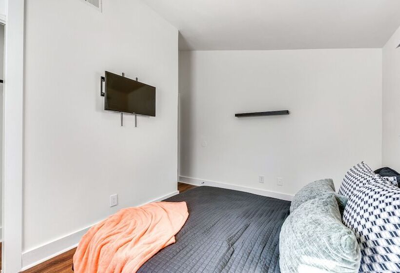 Smyrna Home W/ Porch: 2 Mi To Battery Atlanta!