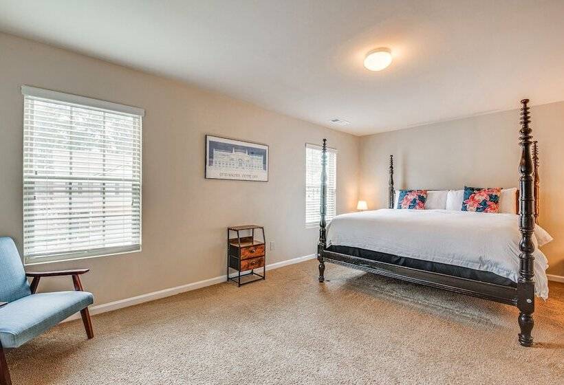 Spacious Atlanta Home W/ Yard & Charcoal Grill!