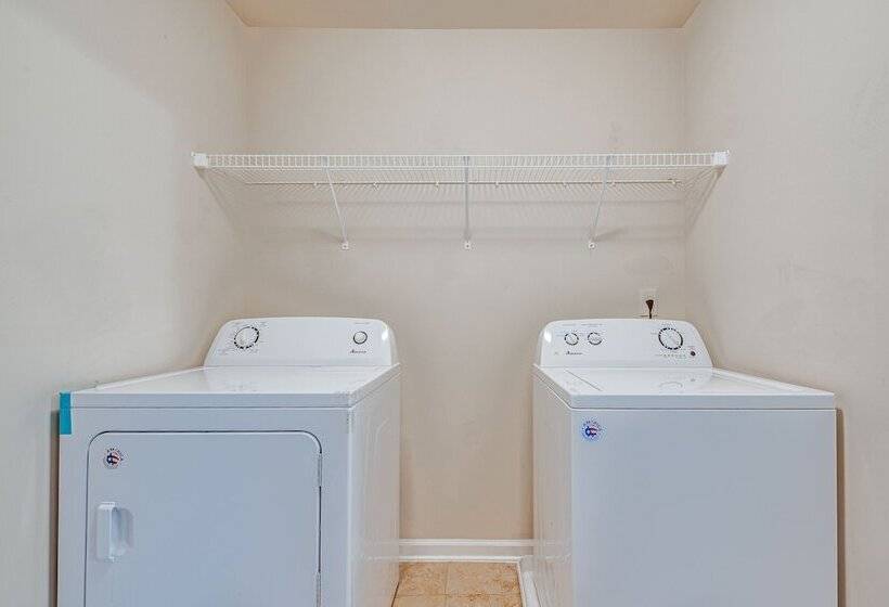 Spacious Atlanta Home W/ Yard & Charcoal Grill!