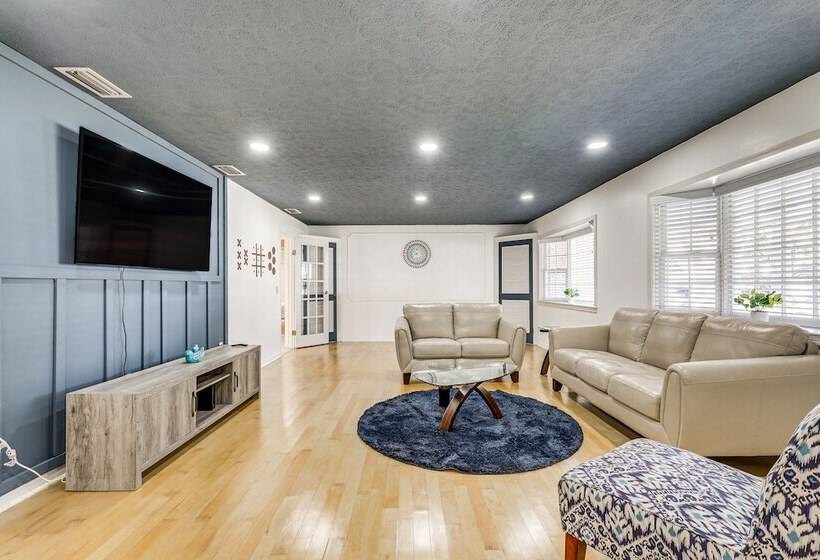 Spacious Brandon Home: Hot Tub, Pool, & Game Room