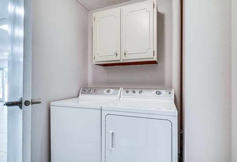 Spacious Brandon Home: Hot Tub, Pool, & Game Room