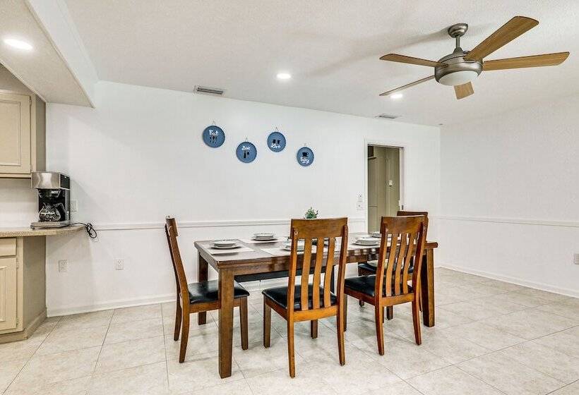 Spacious Brandon Home: Hot Tub, Pool, & Game Room