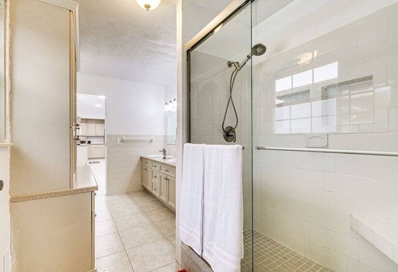 Spacious Brandon Home: Hot Tub, Pool, & Game Room