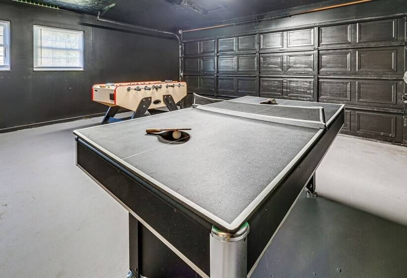 Spacious Brandon Home: Hot Tub, Pool, & Game Room