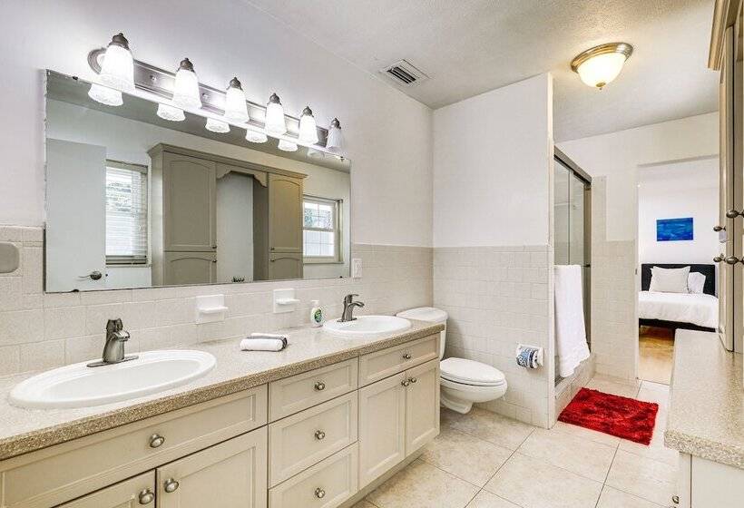 Spacious Brandon Home: Hot Tub, Pool, & Game Room