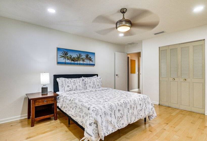 Spacious Brandon Home: Hot Tub, Pool, & Game Room