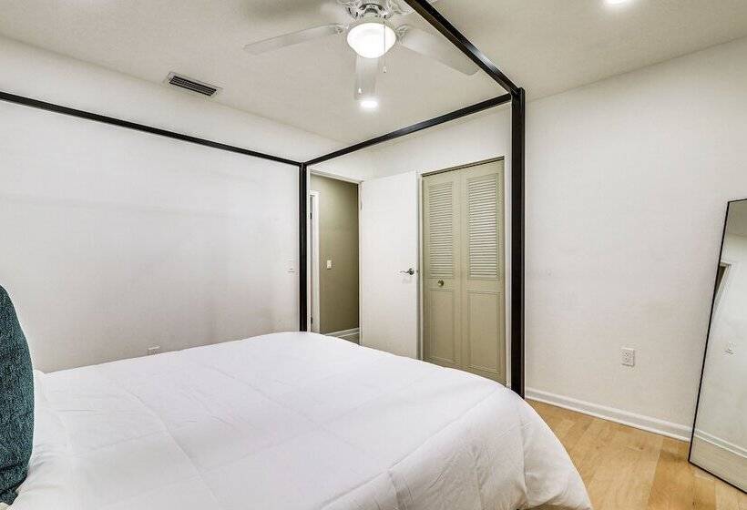 Spacious Brandon Home: Hot Tub, Pool, & Game Room