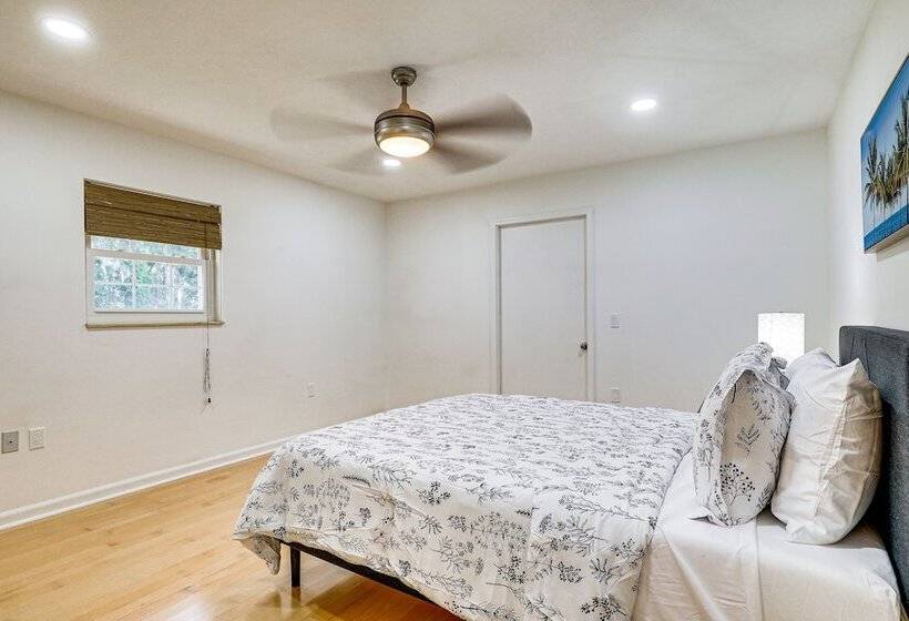 Spacious Brandon Home: Hot Tub, Pool, & Game Room