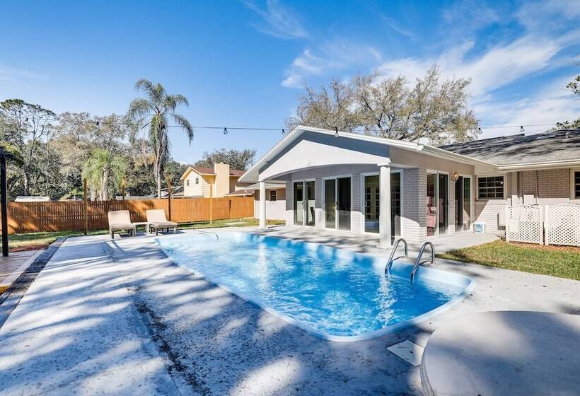 Spacious Brandon Home: Hot Tub, Pool, & Game Room