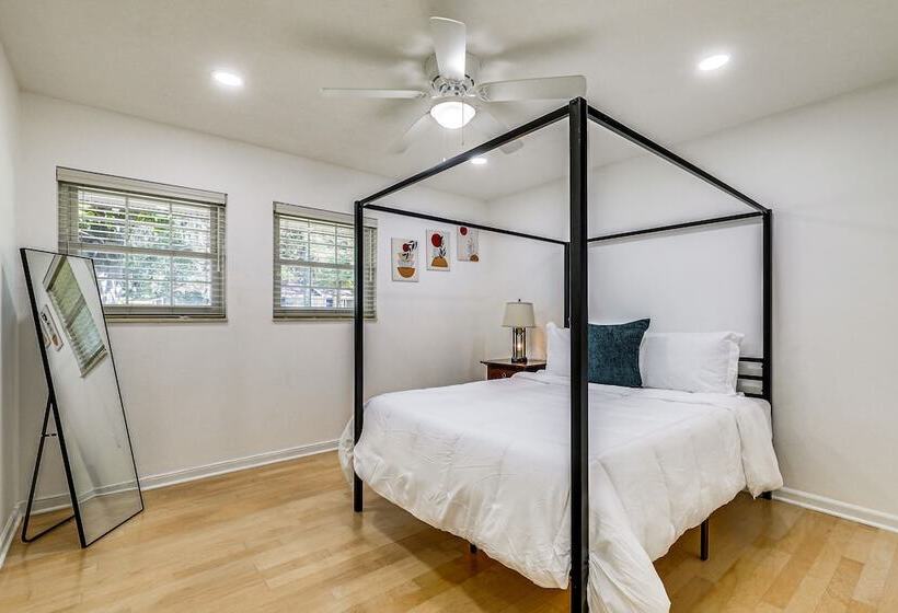 Spacious Brandon Home: Hot Tub, Pool, & Game Room