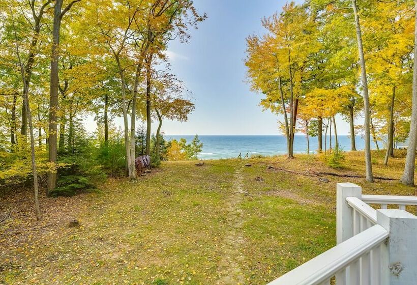 Spacious Cottage On Lake Michigan: Stunning Views!
