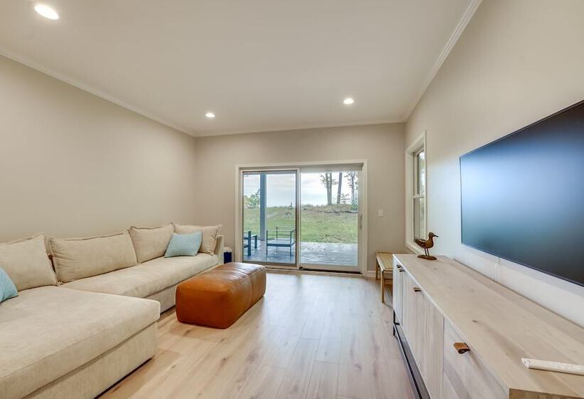 Spacious Cottage On Lake Michigan: Stunning Views!