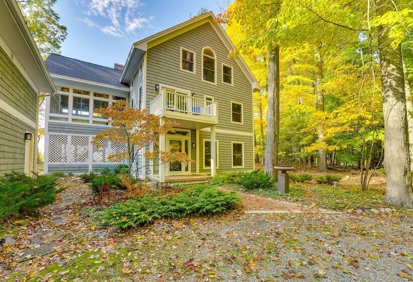 Spacious Cottage On Lake Michigan: Stunning Views!