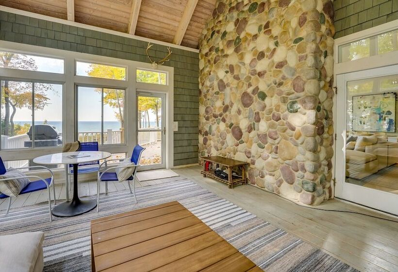 Spacious Cottage On Lake Michigan: Stunning Views!