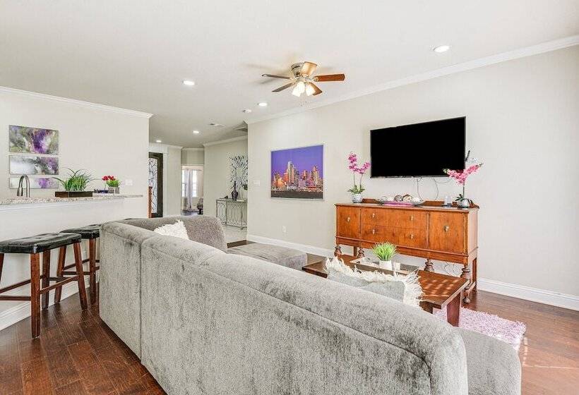 Spacious Grand Prairie Home W/ Fenced Yard + Patio