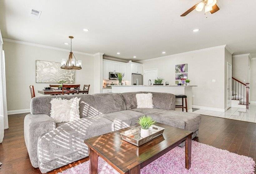 Spacious Grand Prairie Home W/ Fenced Yard + Patio