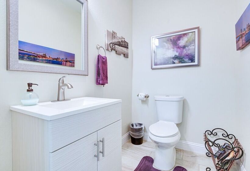 Spacious Grand Prairie Home W/ Fenced Yard + Patio