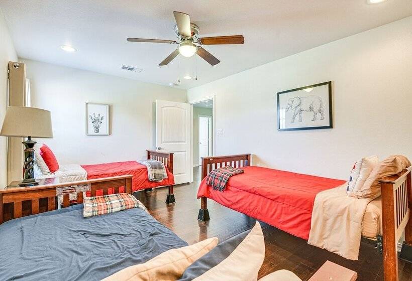 Spacious Grand Prairie Home W/ Fenced Yard + Patio