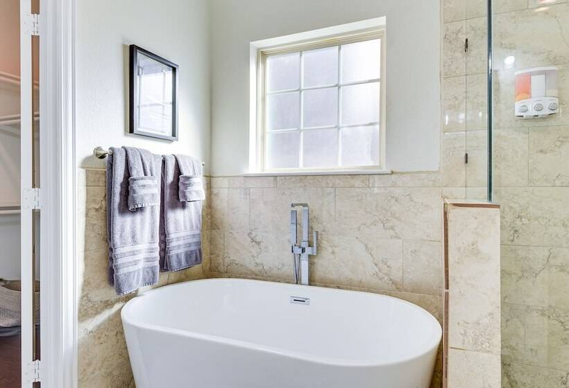 Spacious Grand Prairie Home W/ Fenced Yard + Patio